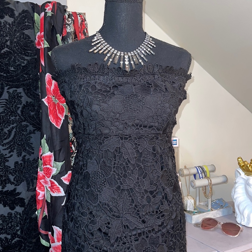 Size 7/8 woman’s dress. Perfect condition worn once.
